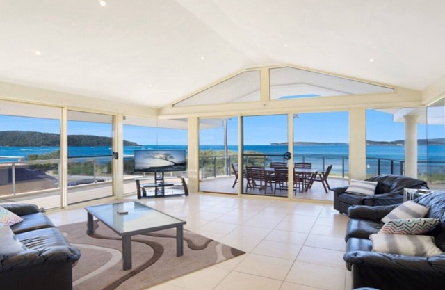 CONTEMPORY PENTHOUSE - WATERFRONT UMINA BEACH