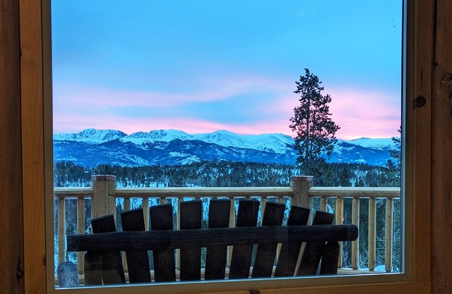 Continental Divide Views! New Log Home w/Hot Tub!