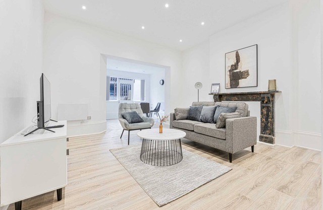 Convenient 1 Bed Apartment in Cheltenham Centre