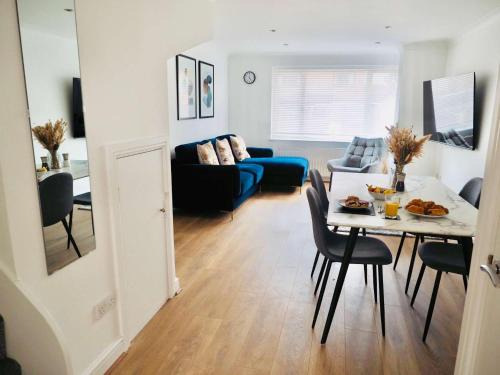 Convenient 2 Bedroom Home with Parking in Taunton