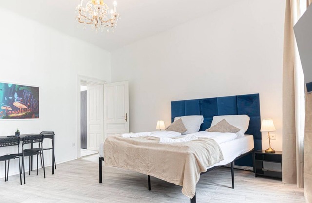 Convenient 2BR Apt. Near U6 Station am Schöpfwerk