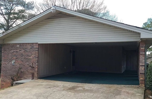 Convenient and Charming 3-bedroom house with basement in Atlanta’s Suburbs