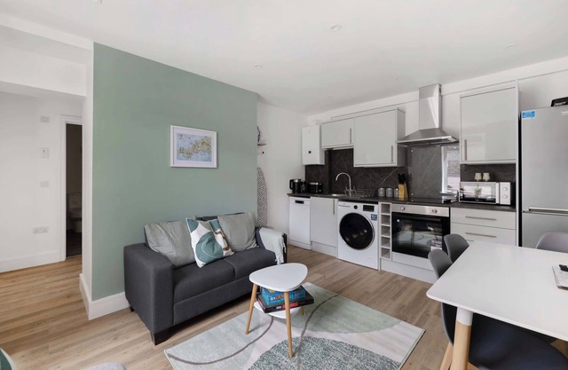Convenient and Modern 2 Bed Apartment in Saltash
