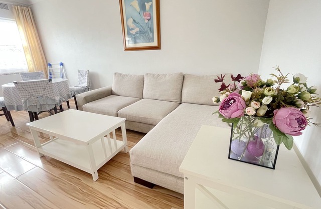 Convenient, Bright and Affordable 2 bedroom Unit