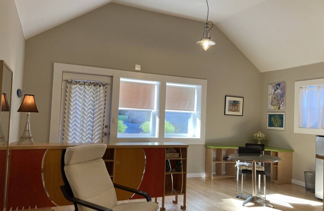 Convenient Chic Cottage