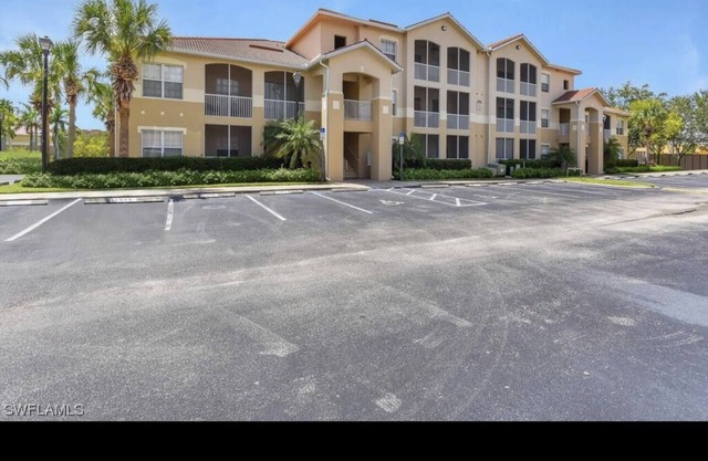 Convenient location to all stores. Cozy furnished home. All amenities!