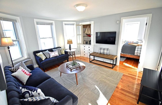Convenient, Modern Thompson s Point 3-Bed Flat