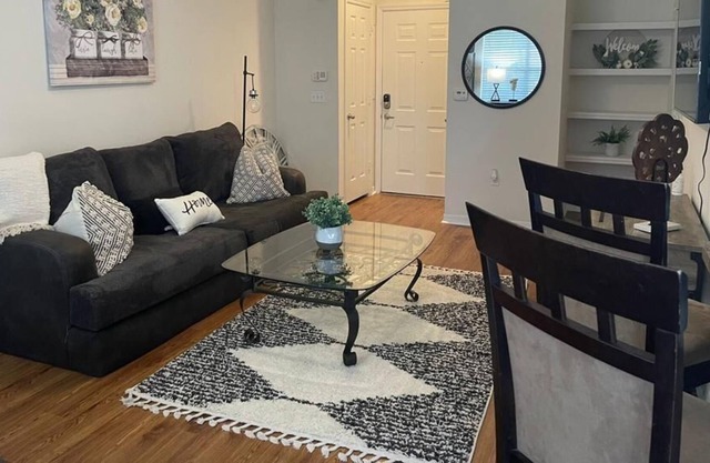 Convenient to parks, shopping, and restaurants!!!