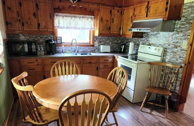 Conveniently located between 7-Springs and Hidden Valley