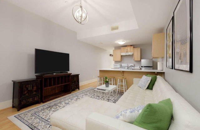 Conveniently located 1bdr suite. Sleeps up to 5ppl