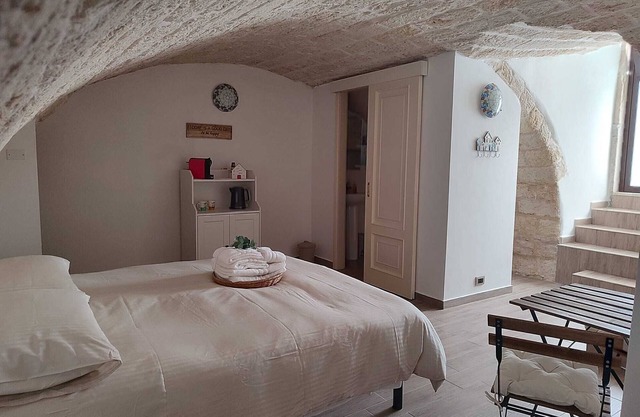 Conveniently located just minutes from the historic center and the sea.