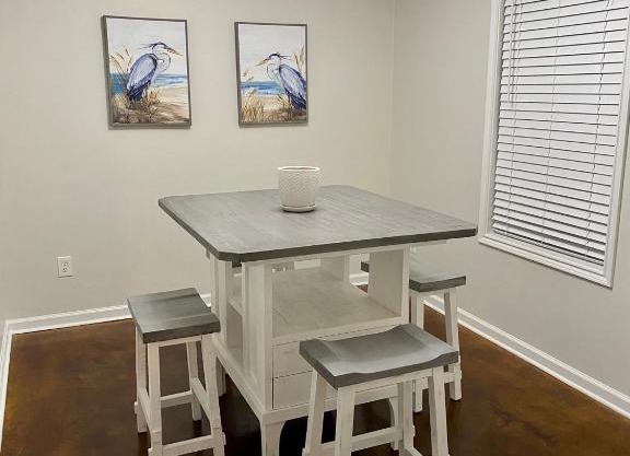 Conveniently located South Lake Charles Apartment