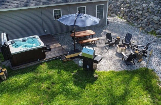 Conway Escape~Hot Tub~Fire Pit~Hiking