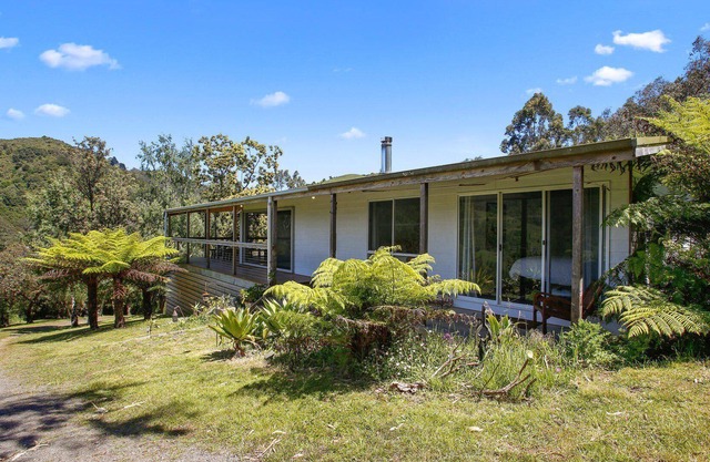 Cooinda - Country Coastal Views *New Listing*