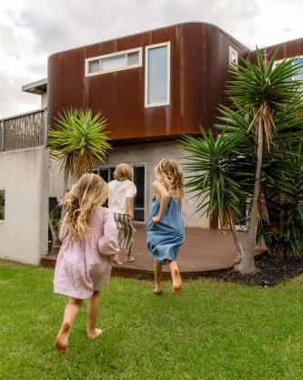 Cooinda - sweeping ocean views, short walk to beach