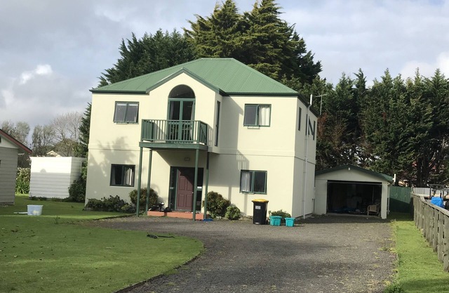 Cooks Cottage, spacious and conveniently located