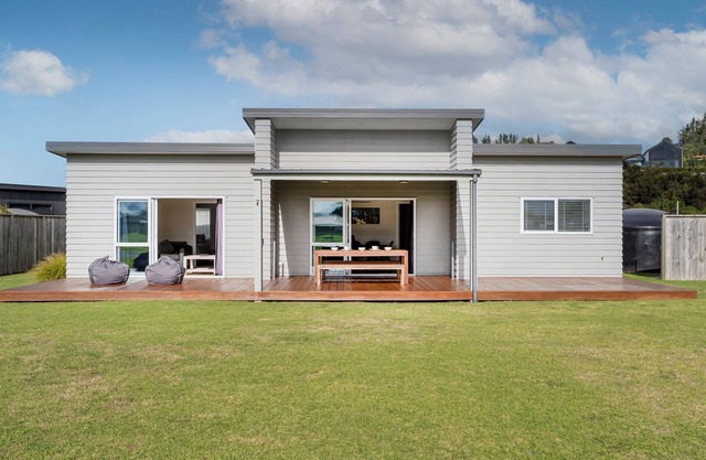 Cooks Family Retreat - Cooks Beach Holiday Home