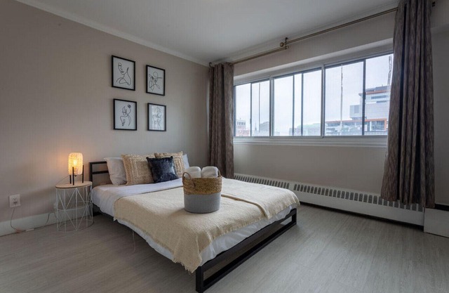 Cool 1-bedroom apartment