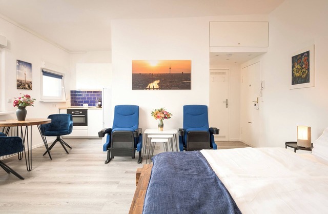 Cool apartment with balcony in a central location with lots of comfort!