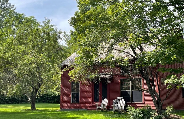 Cool Barn renovation with views. 5 mins to hikes, restaurants, fishing and more!