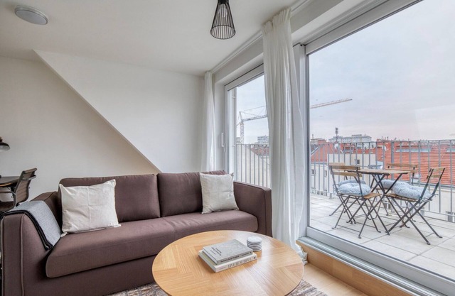 Cool Maisonette 2BR apartment with Elevator by Blueground