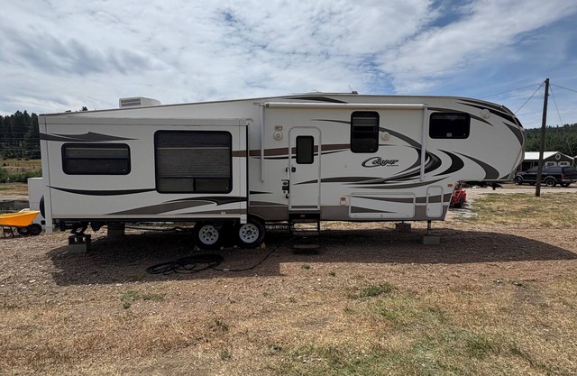Cool RV with AC in Bayfield next to small lake