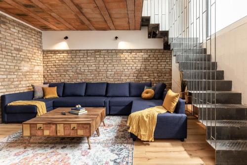COOLEST Apartment in Berlin, easy Check-in, big & cozy, near city center - especially for groups!