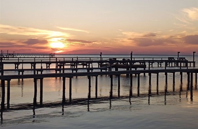 Copano Comfort a bayfront cottage