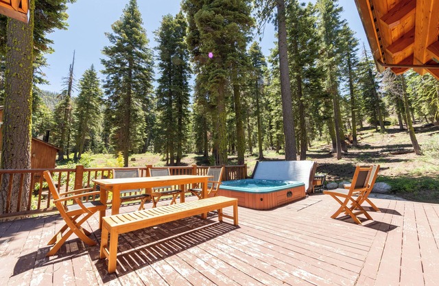 Copperleaf By Tahoe Getaways - Alpine Meadows 5 BR w Private Hot Tub + Ski Shuttle!