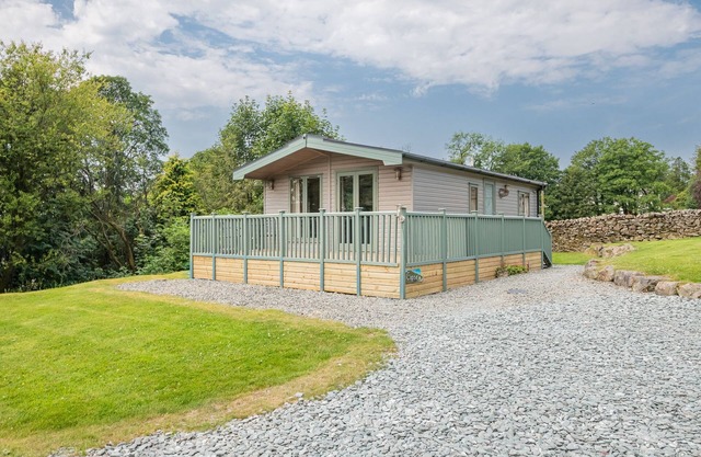 Copse Lodge - a holiday lodge that sleeps 2 with an en-suite