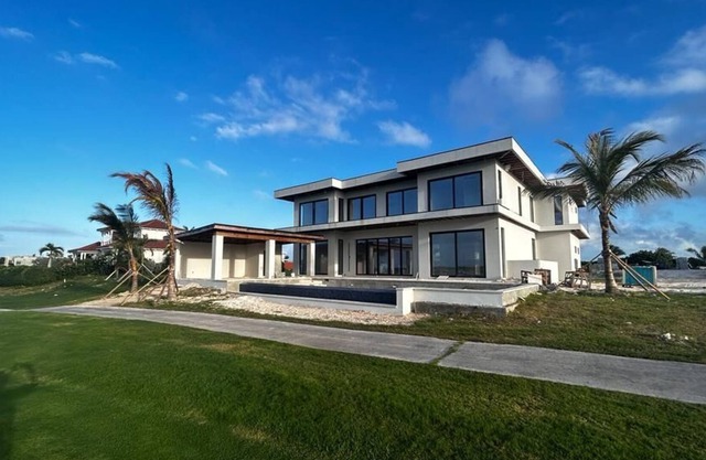Coral Cove Villa - Luxury Villa + Full Concierge!