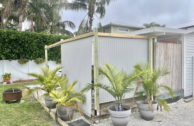 Coral Reef Cutie-2BEDROOM Bungalow 4 Miles to SK