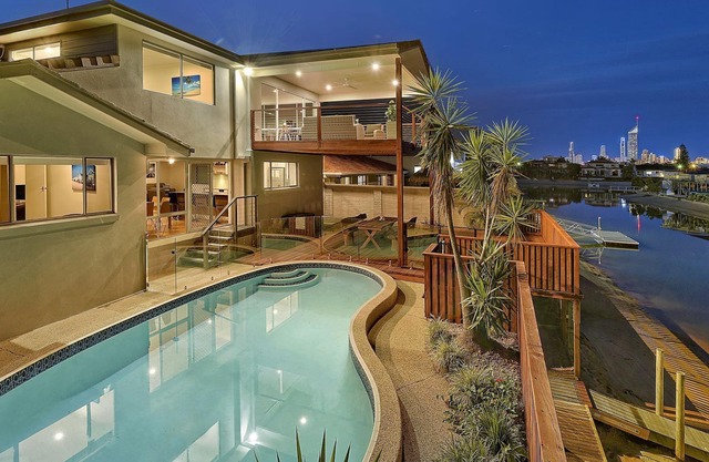 Coral Waterfront, Broadbeach