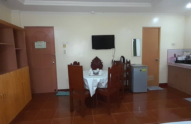 CORALYN'S PLACE FAMILY of 6 with private toilet and kitchenette