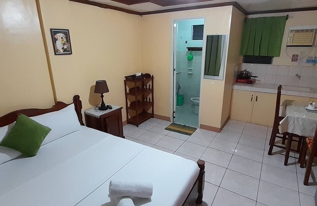 Coralyn's Place couple room/standard room with private toilet and kitchenette