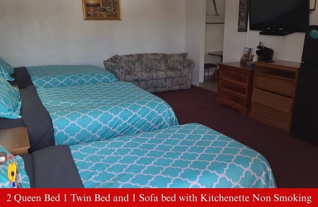 Coratel Inn & Suites Hutchinson-2 Queen Bed NS -1 Queen Bed and 1 Full Bed