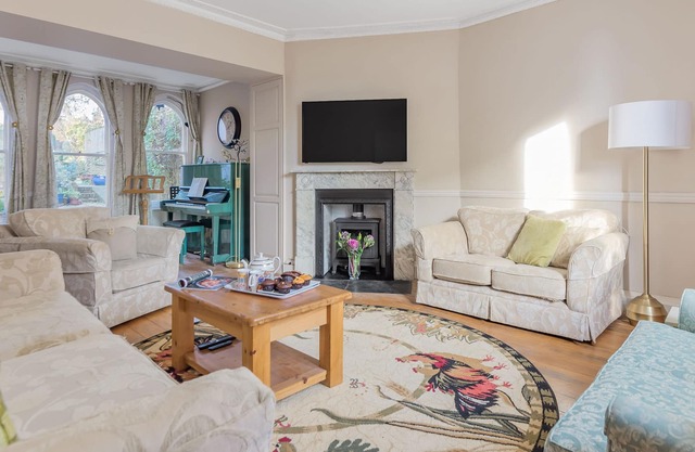 Corby House - that sleeps 10 guests in 5 bedrooms