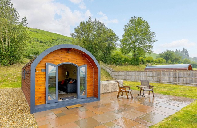 CORNDON POD, pet friendly, character holiday cottage in Chirbury