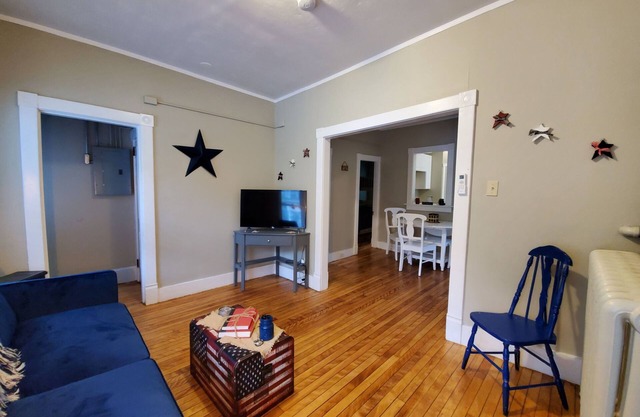 Corner Guest Home on 6 Acres along Connecticut River