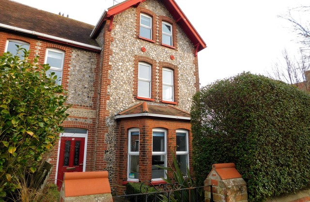Corner House - a house that sleeps 8 guests in 4 bedrooms
