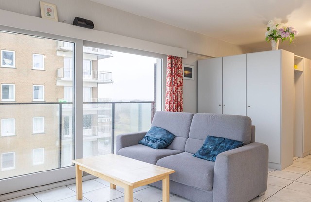 Corner studio with sea-views
