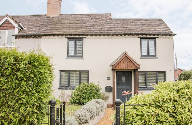 CORNERWAYS, pet friendly, with open fire in Edgmond, Shropshire