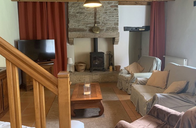 Cornouaille - Grand Gite Dans une Bâtisse Typiquement Bretonne en Pleine Nature