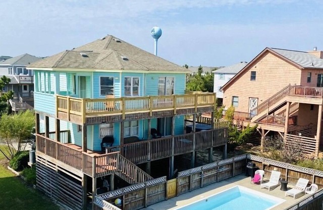 Corolla 5 bed 3 bath ocean views, ocean side, a private heated pool and hot tub
