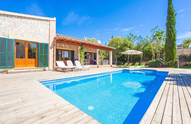 CORREFOC - Beautiful villa with private pool in quiet residential area. Free WiFi