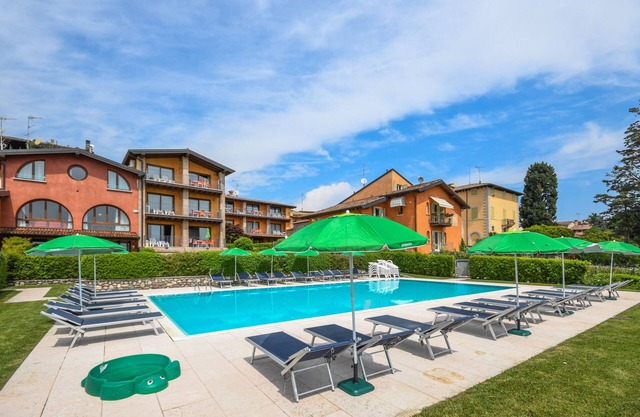 Corte Ferrari: One bedroom apt. Standard, balcony, lake view. Central location.