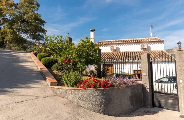 Cortijocabrill Located between the beach and the mountain. Ideal for families and groups