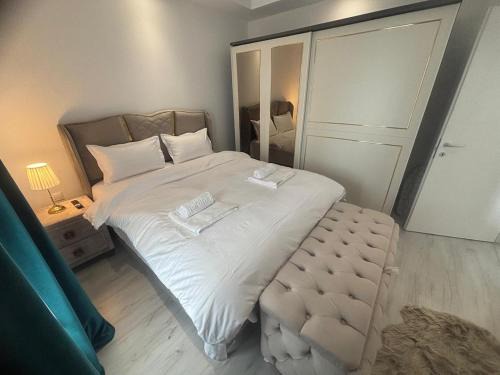 COSMO 1, 2 Rooms, 2 Beds, 1 Parking, Shopping & Swimming