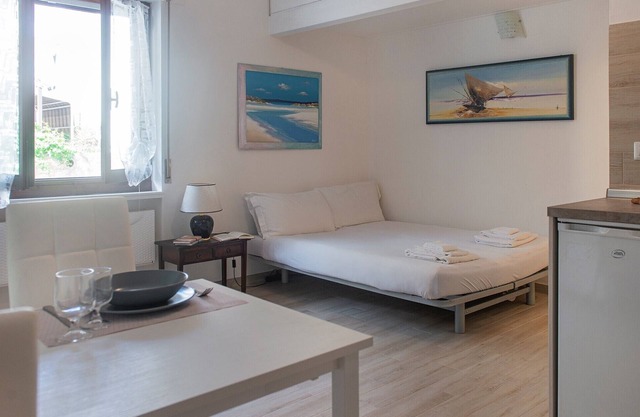 Costa 7A - Studio Apartment, Sleeps 2