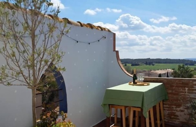 Costa Brava Apartment. Casa de la Plaza. Costa Brava beaches 15 minutes
